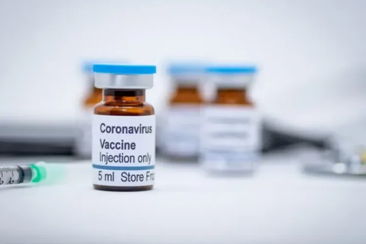NYT: Vladimir Putin a aprobat folosirea primul vaccin pentru COVID-19 din lume   