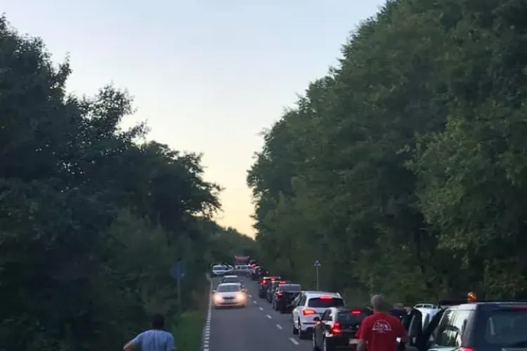 Traficul a fost blocat pe drumul Sf. Ion, din cauza unui accident FOTO