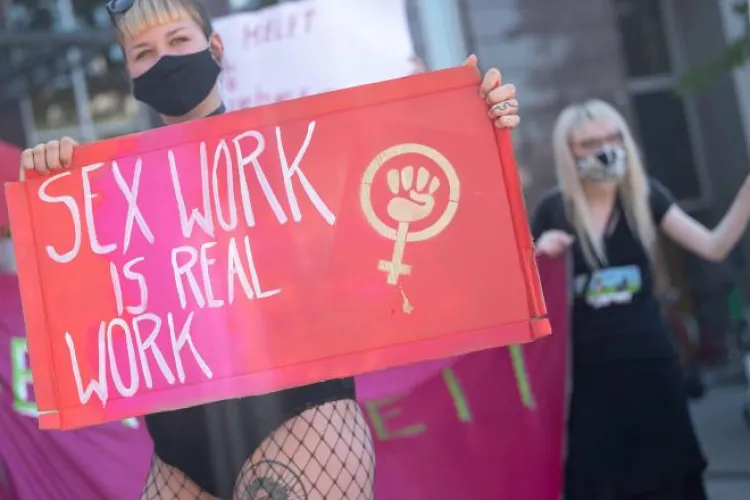 O prostituată româncă protestează în Germania pentru că nu e lăsată să muncească: ”Chiar îmi place să lucrez”