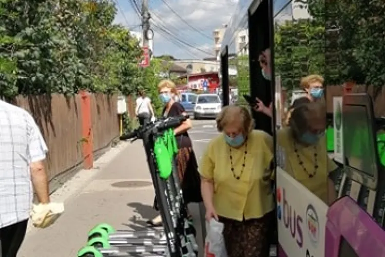 Trotinetele au invadat Clujul Smart! Nu mai avem loc de ele nici în stația de autobuz - FOTO