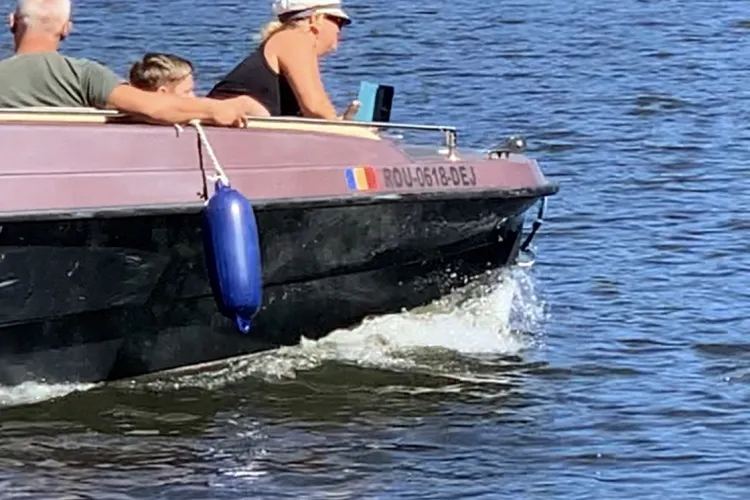Bărcile motor și-au făcut de cap în acest week-end pe lacul Beliș - VIDEO   
