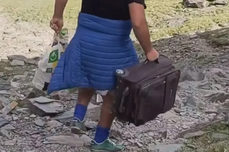 Cocalarii români au ajuns pe munte cu trolerul și boxa cu manele - VIDEO