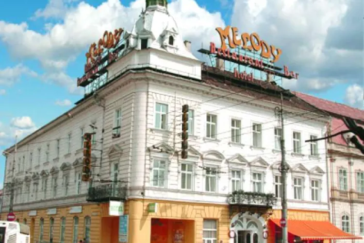 Universitatea maghiară a cumpărat cunoscutul hotel Melody , fără ca statul român să miște un deget