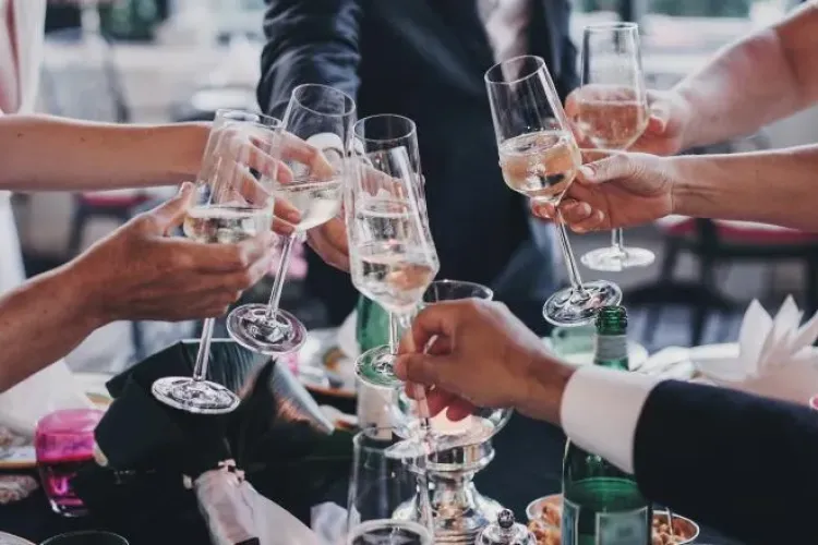 La nunți, botezuri sau alte evenimente private pot participa 50 de oameni, de la 1 septembrie   