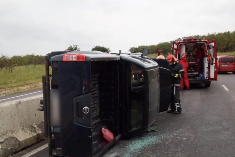 Accident pe Calea Turzii. Un șofer s-a răsturnat cu mașina FOTO
