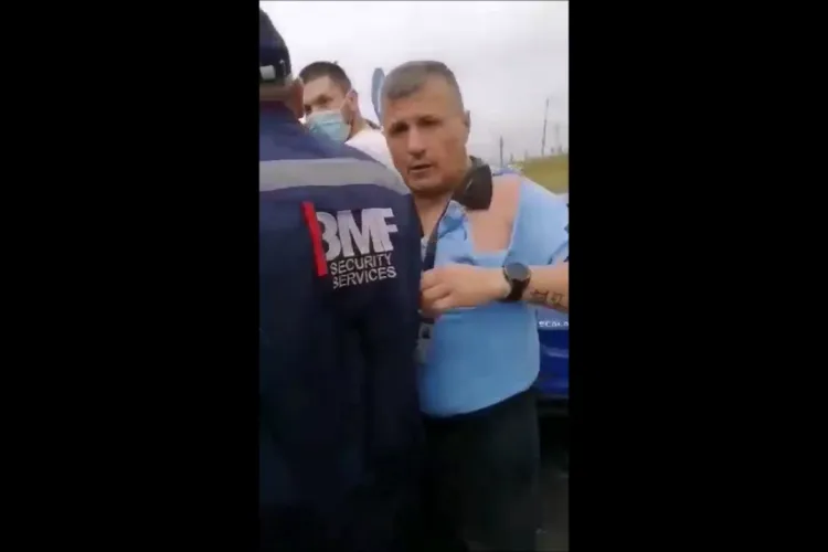 Paznicii de la Auchan Iris s-au bătut cu un client, care îi înjura de mama focului / UPDATE: Paznicul a explicat ce s-a întâmplat - VIDEO