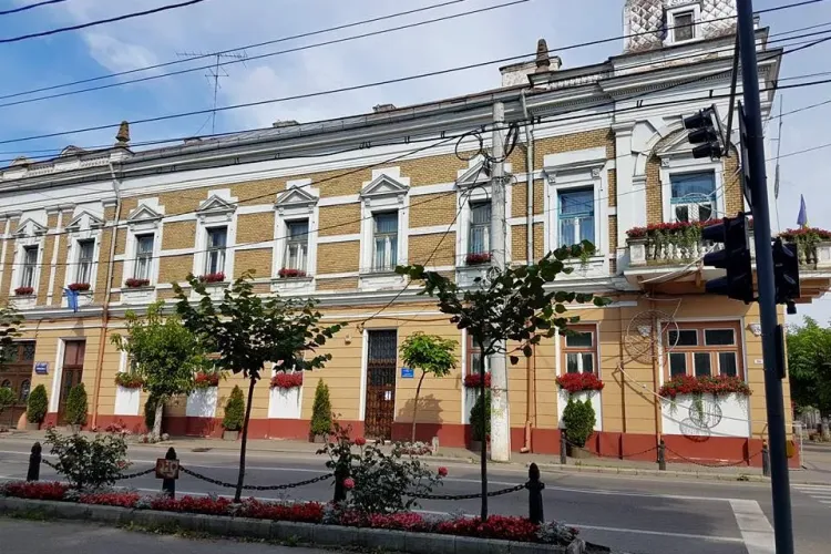 Un angajat de la Primăria Gherla, depistat COVID 19   