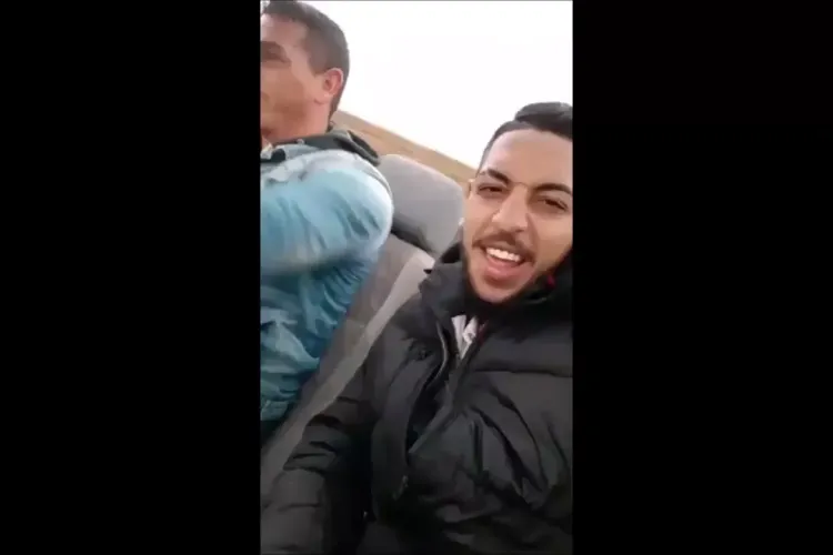 Romii șmecherași au făcut LIVE pe Facebook din ”cotețul” pe roți cu care circulau prin Florești - VIDEO   