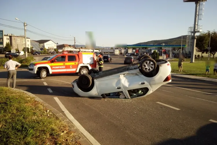 Mașină răsturnată la Dej - FOTO