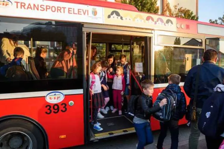 Elevii din Florești beneficiază de gratuitate pe transportul în comun. Procedura a fost simplificată   