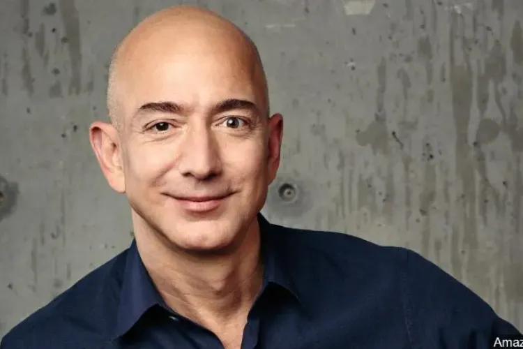 Jeff Bezos a devenit primul om care a depășit pragul de 200 miliarde de dolari