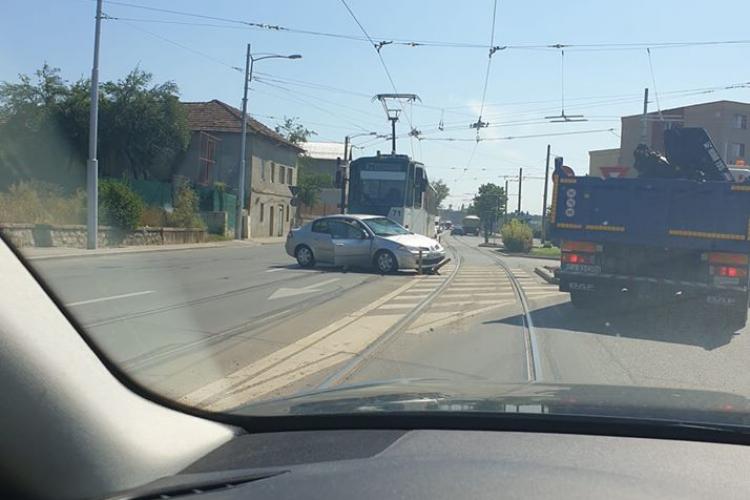 Un șofer a intrat în fața tramvaiului pe Bulevardul Muncii - FOTO