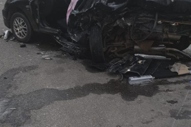 Accident la Căpușu cu fuga șoferului. Făcea și o depășire riscantă - FOTO