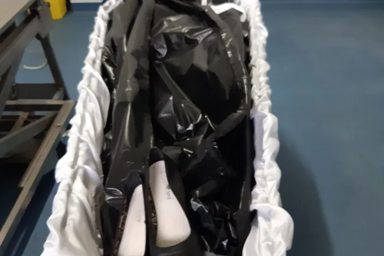 Cluj, deces de COVID 19 cu întrebări: Biata mama era dezbracată complet … și-au pus capacul sicriului peste ceea ce era - trupul și zambetul trist al mamei