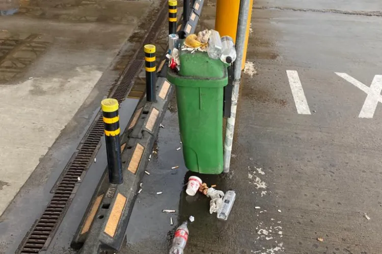 Mizerie de nedescris în parcarea de la Aeroportul Cluj administrată de GOTO Parking. Ministrul Transporturilor a văzut tot - VIDEO