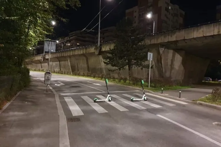 E haos! Trotinetă electrică aruncată în Canalul Morii! Altele sunt parcate pe stradă - FOTO