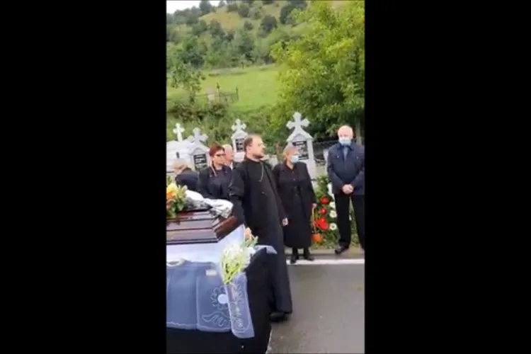 Preot din Cluj (Tăuți) la înmormânare, FURIOS pe rudele care nu au plătit locul de veci: De ce v-ați făcut preot? Preotul: Eu nu sunt sluga voastră - VIDEO