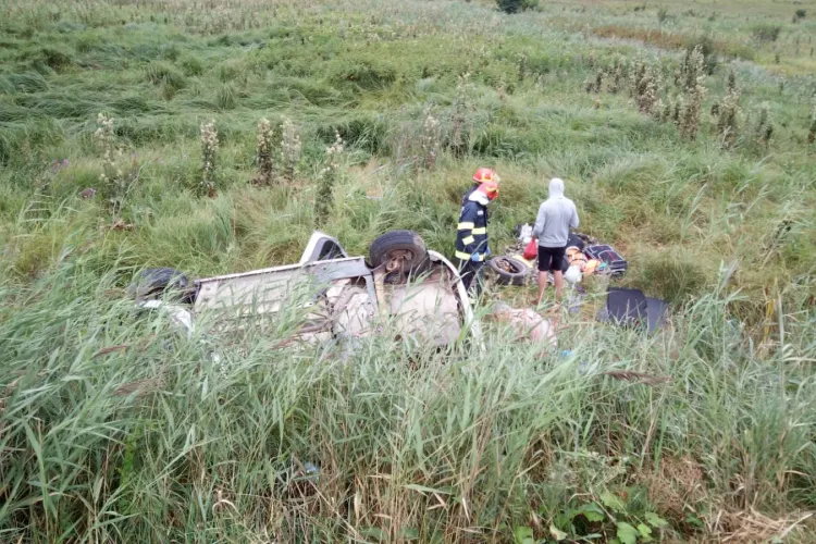 Ziua accidentelor la Cluj! Un șofer s-a răsturnat cu mașina de la 7 metri înălțime pe Centura Vâlcele-Apahida FOTO
