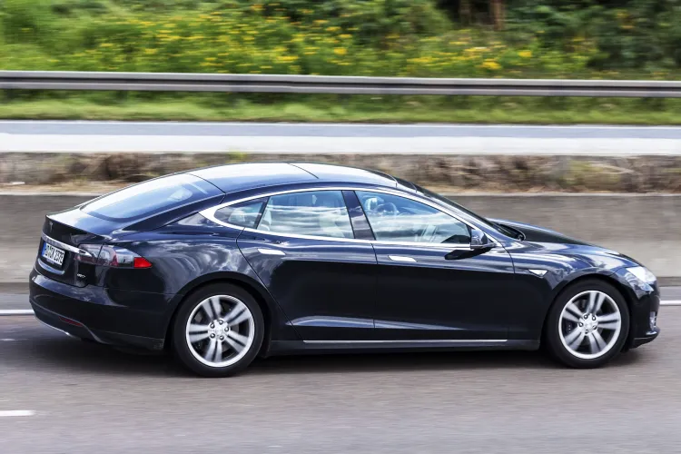 Un șofer dormea în timp ce rula cu 150 km/oră, iar poliția nu a putut să îl oprească. Acum este cercetat penal   