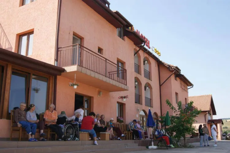 Cluj: Proprietarul căminelor Hermina, care a îmbolnăvit 93 de oameni, a plătit scump neglijența. Mama lui a murit de COVID - EXCLUSIV