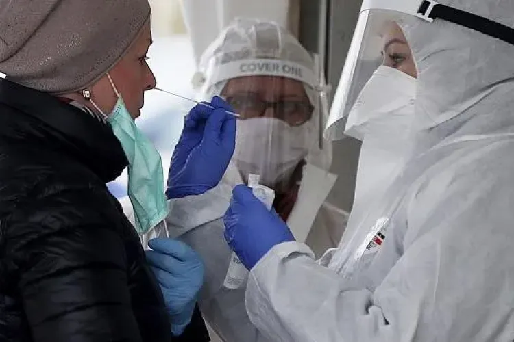 Polonia impune purtarea măștii în toate spațiile publice   