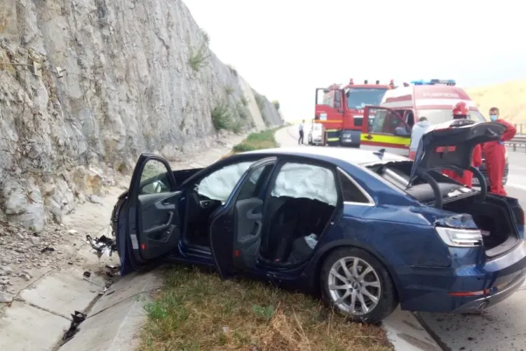 Accident între un TIR și o mașină pe autostradă, pe drumul Gilău - Turda FOTO