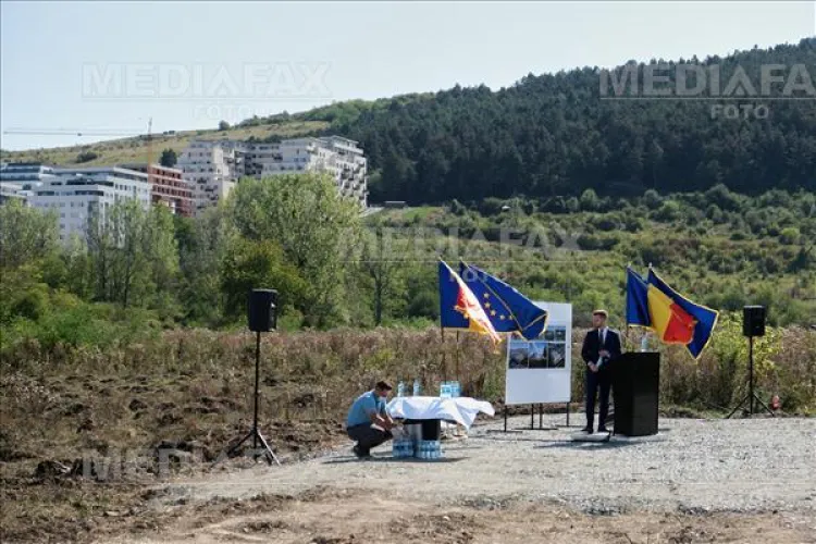 Premierul Ludovic Orban dus să viziteze la Cluj praful de la Spitalul Regional Cluj, promis din 2009 - FOTO