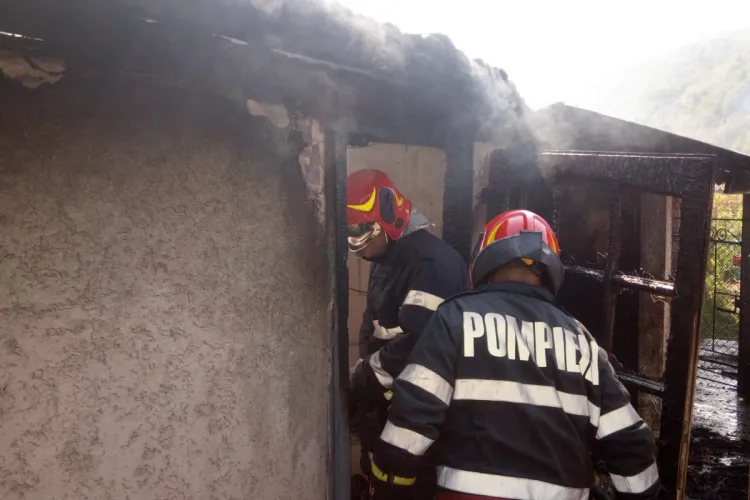 Incendiu la o gospodărie din Vad. Totul a pornit de la un aparat de sudură FOTO