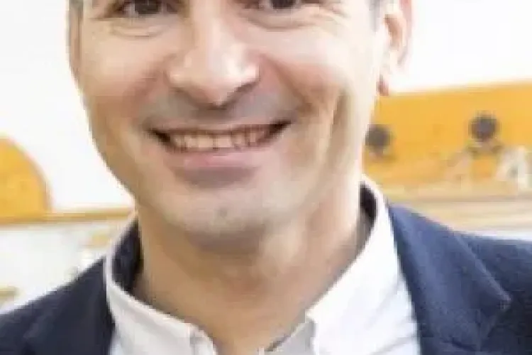 Profesorii de la Colegiul George Coșbuc fac SCUT în jurul directorului care a închis școala, după apariția a 4 cazuri de COVID 19