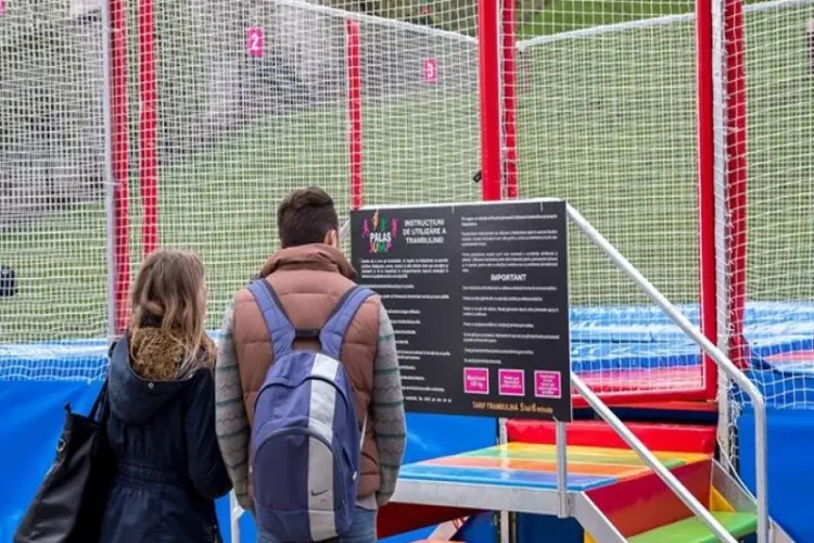 Copil cu piciorul blocat într-o trambulină la Cluj. Pompierii au intervenit