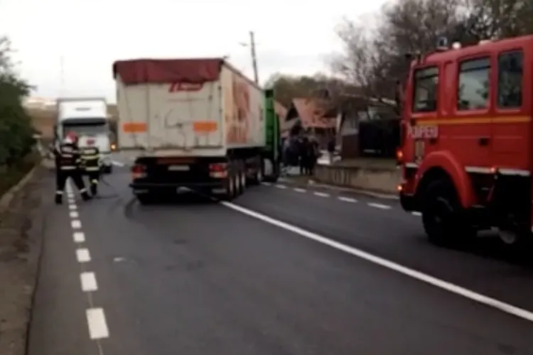 Accident intre doua TIR-uri la Topa Mică. O persoana a ajuns la spital VIDEO 