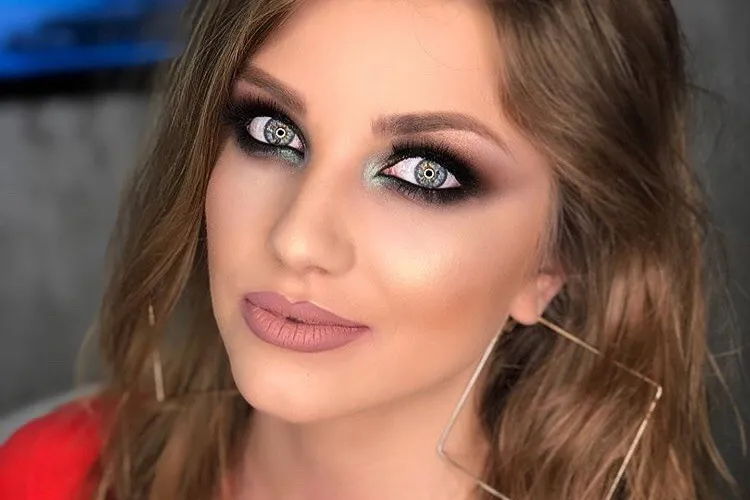 Cântăreața Codruța Filip susține că a fost angajată legal la Ministerul Sănătății: Toate femeile frumoase sunt incompetente?   