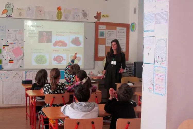 O clasă de la Liceul Elf s-a închis din cauza unor elevi cu COVID-19