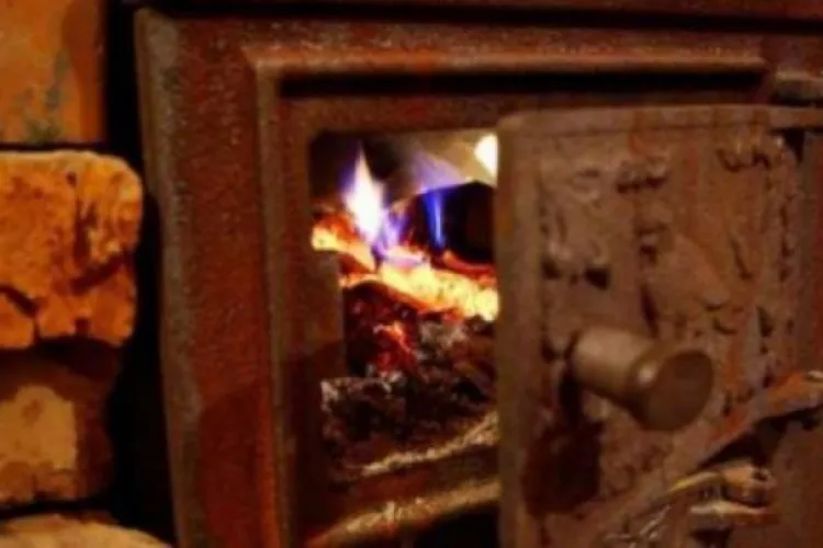 O bătrânică din Câmpia Turzii și-a ars din greșeală toată pensia. Din fericire mai sunt oameni de bine