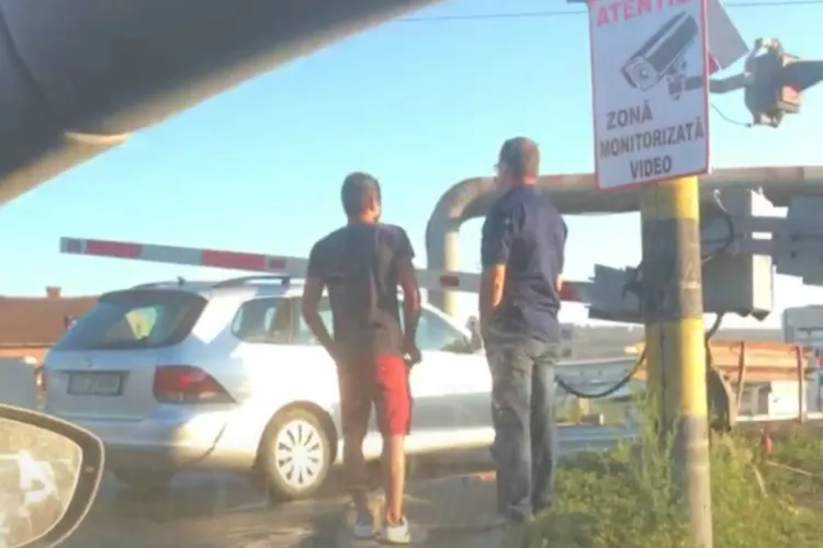 Încă un șofer prins sub bariera de pe strada Fabricii de Zahăr - VIDEO 