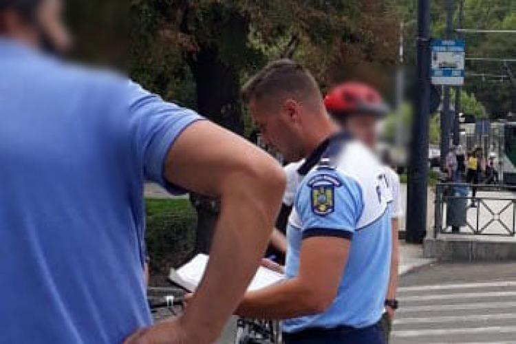 Biciclist clujean amendat la ieșire din Parcul Mare, deși era pe carosabil, pentru că a ”comentat”. Alți 10 au luat avertisment - FOTO