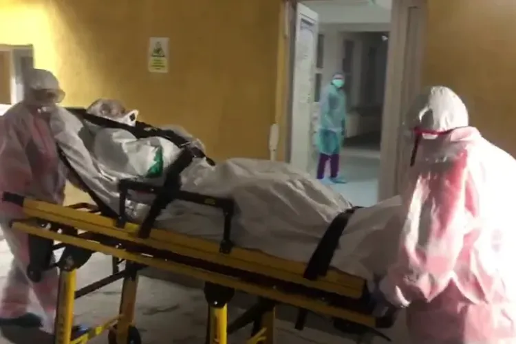 Număr record de pacienți internați la ATI pentru a patra zi consecutiv. Sunt tot peste 2.000 de cazuri de COVID-19