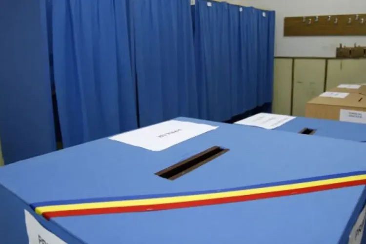 O profesoară din Cluj se revoltă! Rușine! În sălile de clasă sunt DEJA cabine de vot, iar copiii nu pot respecta distanța de un metru