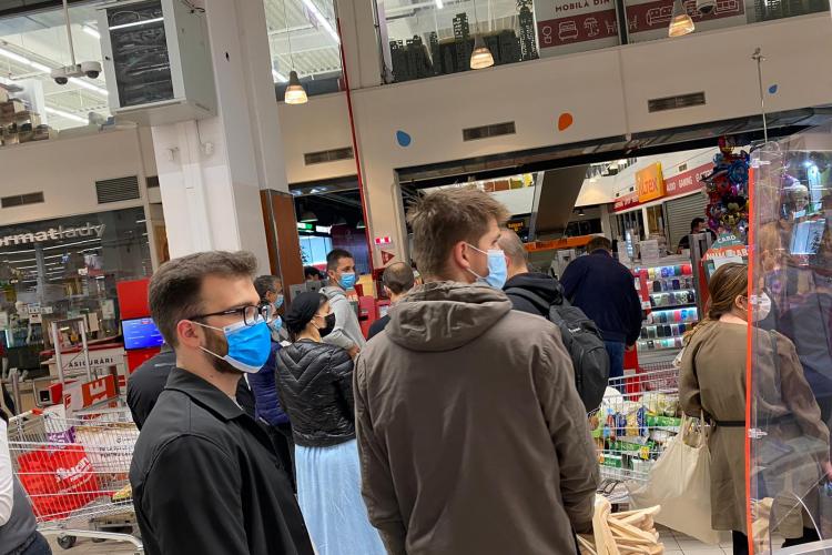 Super scandal la Auchan IRIS după un blocaj informatic - VIDEO