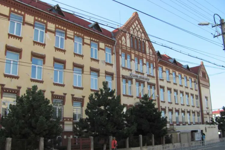 Elev cu COVID la un liceu de top din Cluj-Napoca! Clasa s-a închis - VIDEO