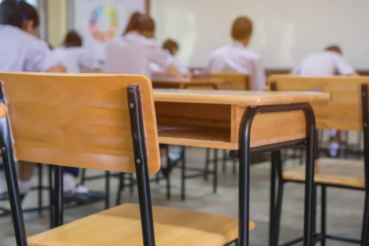 Părinții care au copii sub 12 ani, iar școala este închisă din cauza COVID-19, primesc zile libere   