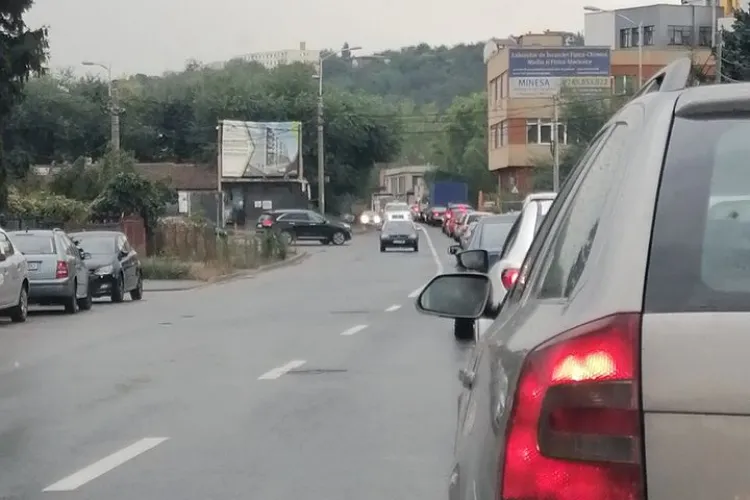 Haos pe Tăietura Turcului și pe Donath! ”Ajungem la vot direct din trafic!”, ”Așteptăm din 2016 pasajul!” - FOTO