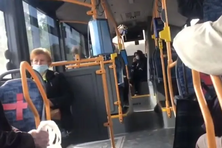 Cluj: Un preot a făcut scandal în autobuz pentru că nu voia să poarte mască. Comportament absurd - VIDEO   