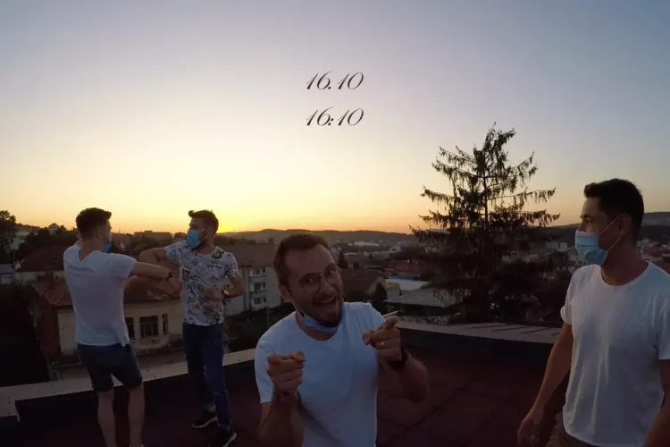 Doi membri ai trupei Ad Libitum Voices au COVID. Au lansat și trupa Asimptomatic - VIDEO