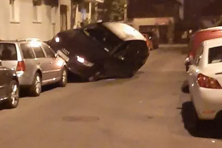 Atât s-a putut! ”Parcare” pe strada Țibleșului, din Grigorescu - FOTO