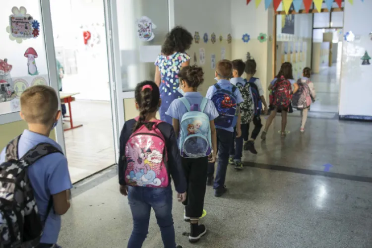 Un grup de părinți din Cluj cere redeschiderea școlilor. Completează AICI memoriul prin care se încearcă schimbarea lucrurilor