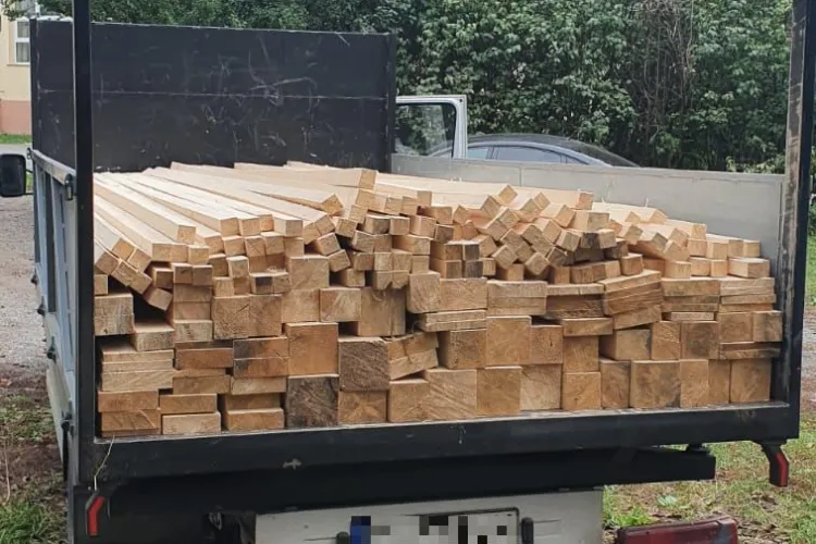 Transport ilegal de lemne depistat la Gilău. Șoferul a fost amendat FOTO