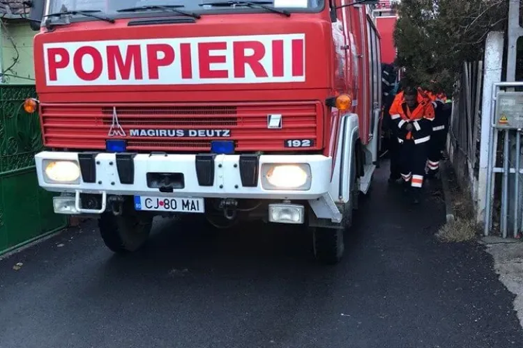 Cum au fost puși pe jar pompierii din cauza unui clujean care cocea ardei în apartament