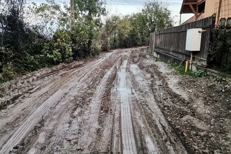 Stradă din Bonțida! Oamenii așteaptă viitoarele alegeri pentru rezolvarea problemei - FOTO