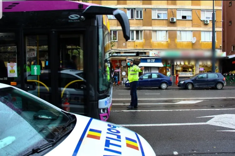 Polițiștii i-au luat în vizor pe clujenii care nu poartă mască în autobuz! Aproape 90 de călători au fost amendați